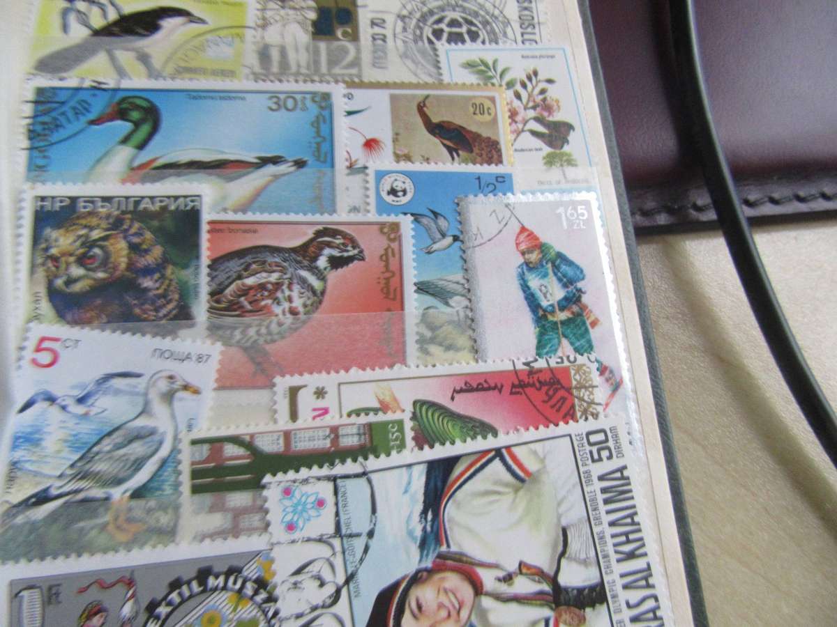 SMALL STAMP ALBUM - 12PAGES FILLED WITH INTERNATIONAL STAMPS - AS PERSCAN- MD