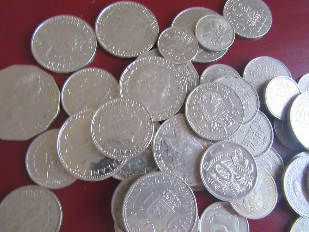 GOOD START FOR THE BEGINNER 50 INTERNATIONAL COINS - AS PER SCAN - CO1 - BID PER TEM