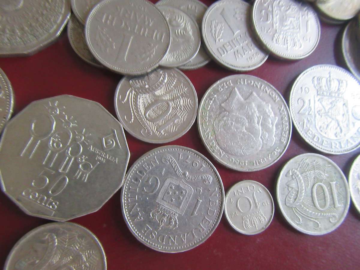 GOOD START FOR THE BEGINNER 50 INTERNATIONAL COINS - AS PER SCAN - CO1 - BID PER TEM