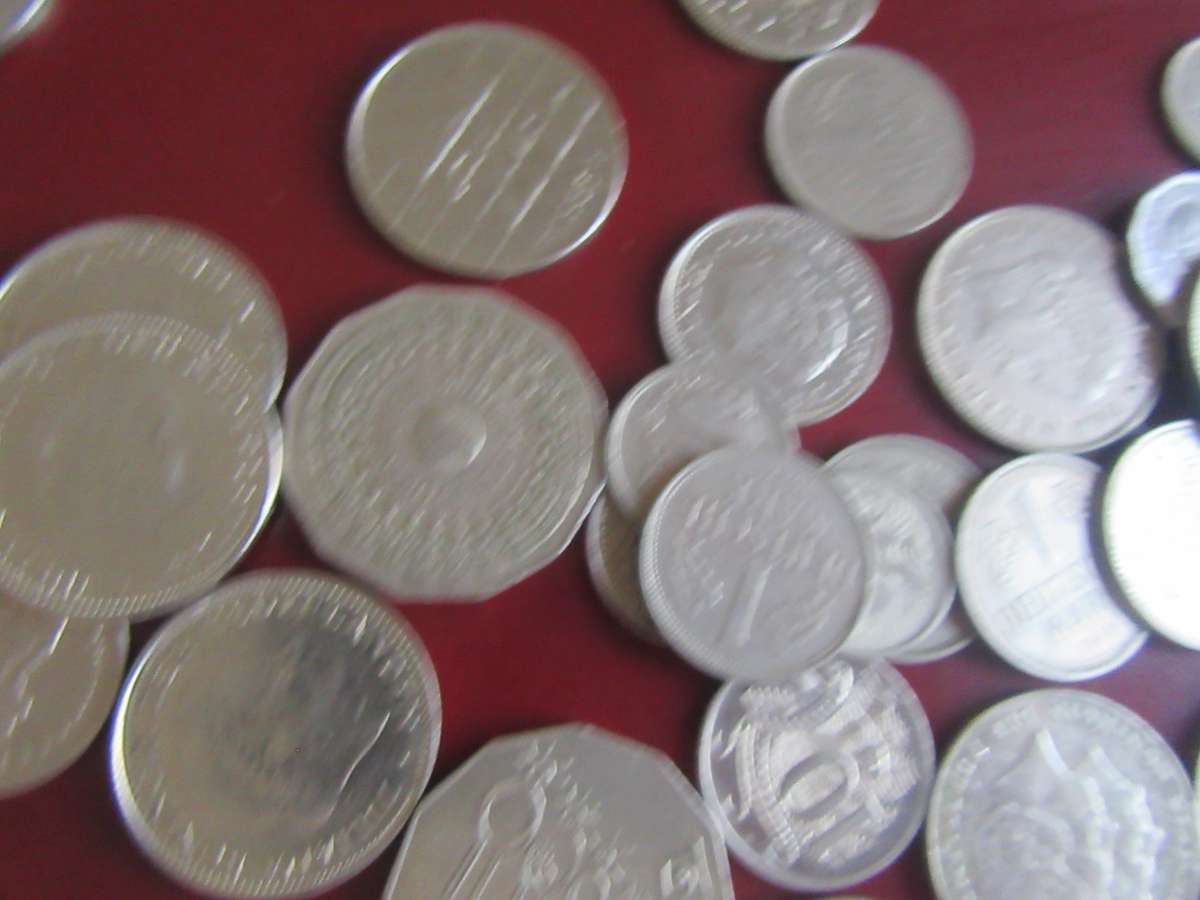 GOOD START FOR THE BEGINNER 50 INTERNATIONAL COINS - AS PER SCAN - CO1 - BID PER TEM