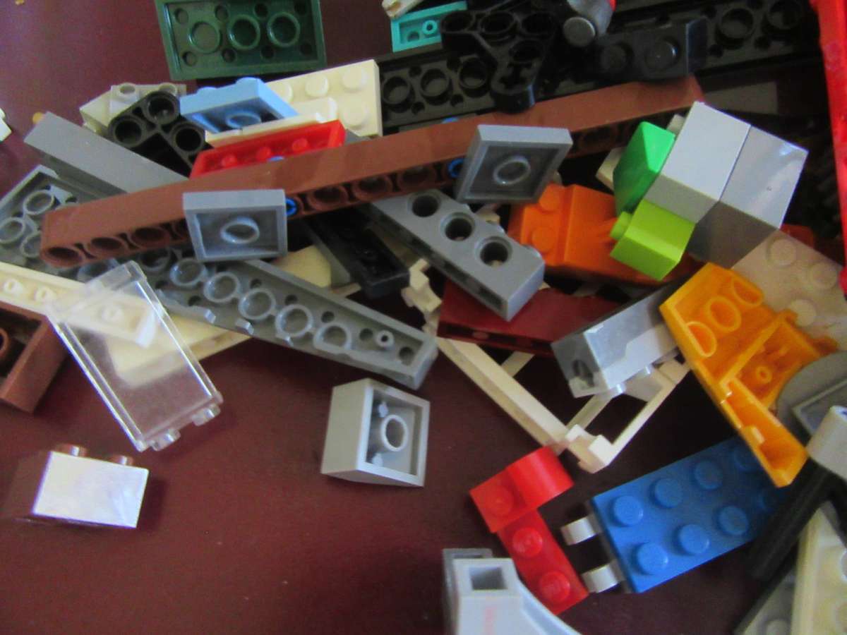 MIXED LOTOF 600g LLEGO ITEMS - AS PER SCAN - BID PER TWO GRAMS - LE2