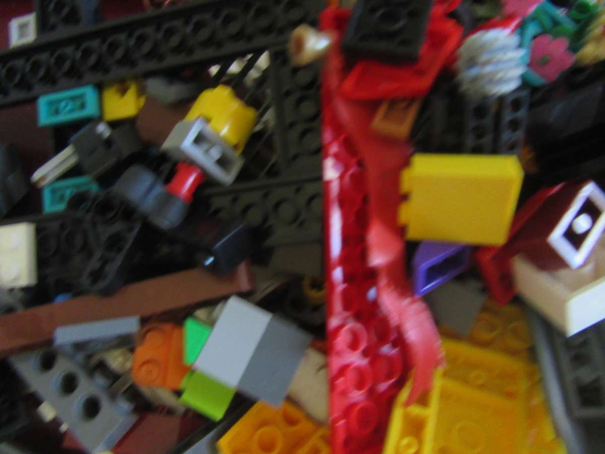 MIXED LOTOF 600g LLEGO ITEMS - AS PER SCAN - BID PER TWO GRAMS - LE2