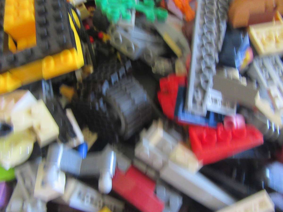 MIXED LOT OF 600g LEGO ITEMS - AS PER SCAN - LE3