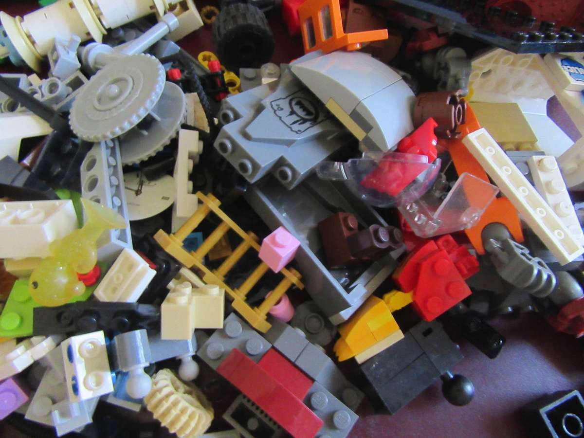 MIXED LOT OF 600g LEGO ITEMS - AS PER SCAN - LE3