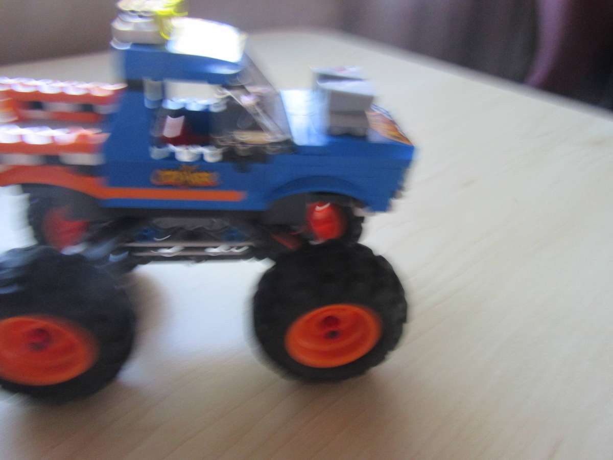 LARGE LEGO TRUCK -180g AS PER SCAN - BID PER 2 GRAMS