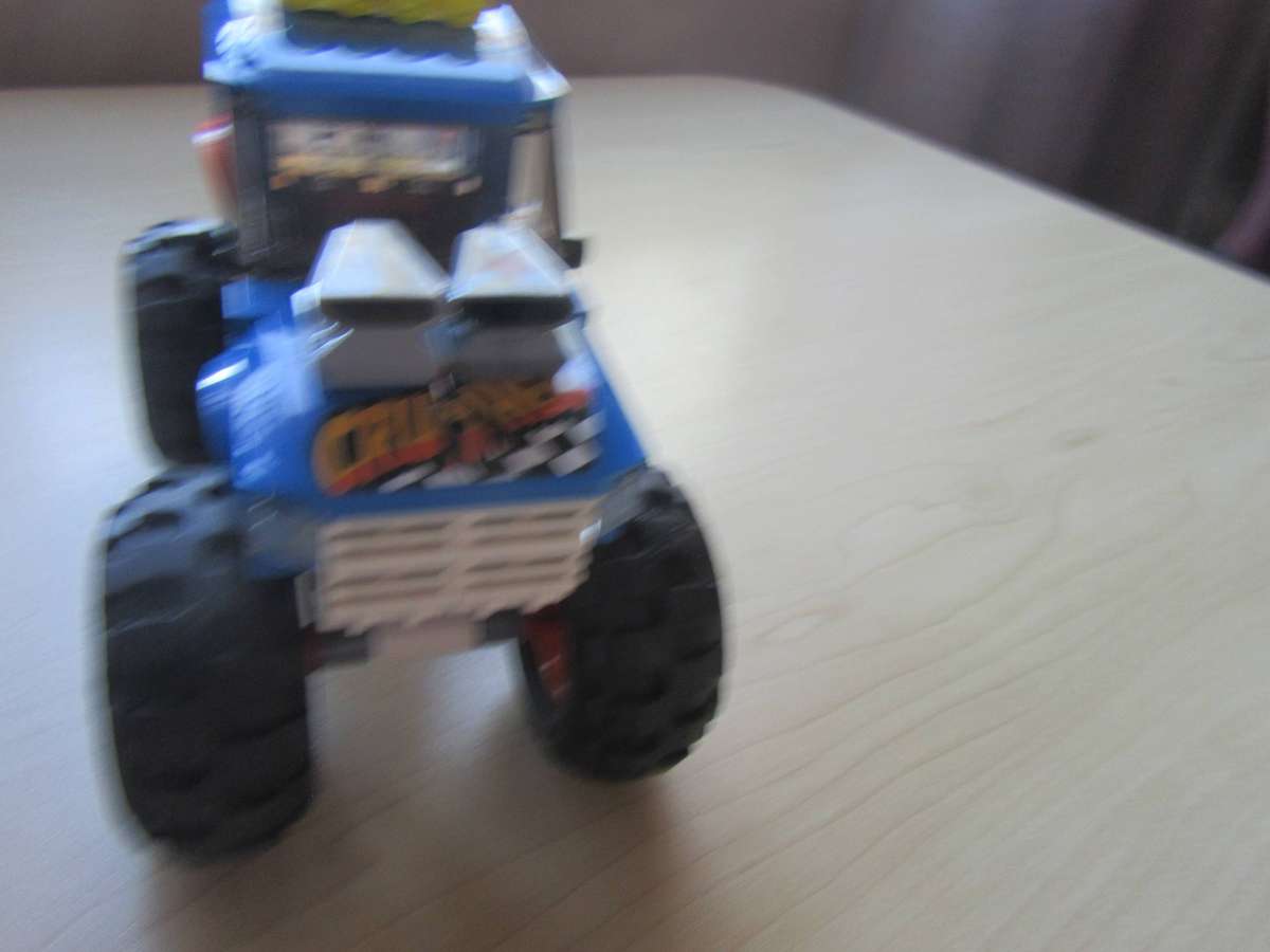 LARGE LEGO TRUCK -180g AS PER SCAN - BID PER 2 GRAMS