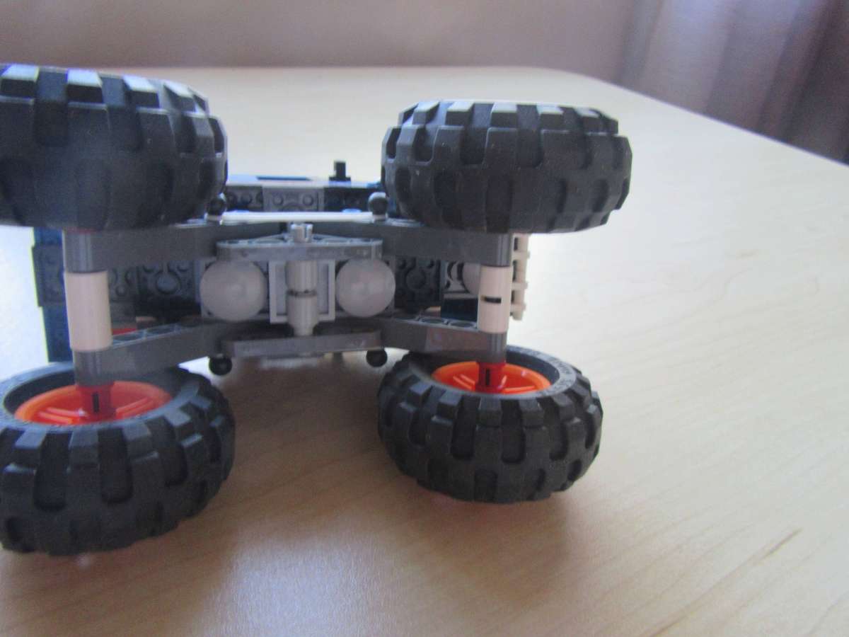 LARGE LEGO TRUCK -180g AS PER SCAN - BID PER 2 GRAMS