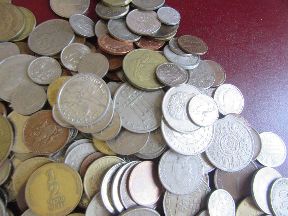 GOOD START FOR THE BEGINNER - 250INTERNATINAL COINS INCL. RSACOINS - AS PER SCAN - BID PER COIN -10