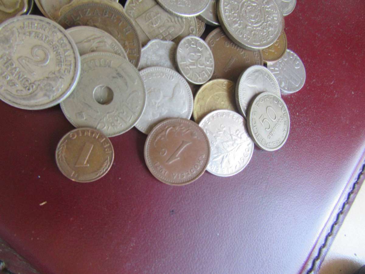 GOOD START FOR THE BEGINNER - 250INTERNATINAL COINS INCL. RSACOINS - AS PER SCAN - BID PER COIN -10