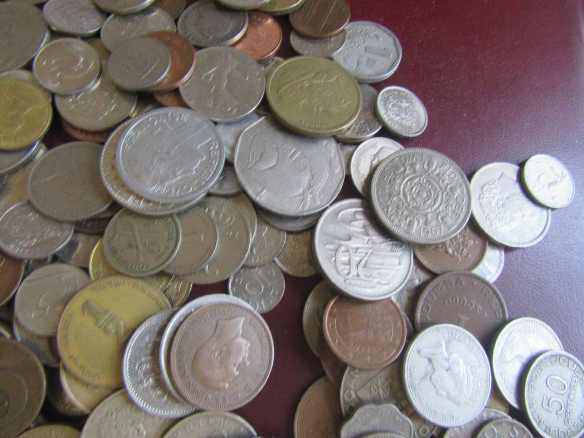 GOOD START FOR THE BEGINNER - 250INTERNATINAL COINS INCL. RSACOINS - AS PER SCAN - BID PER COIN -10