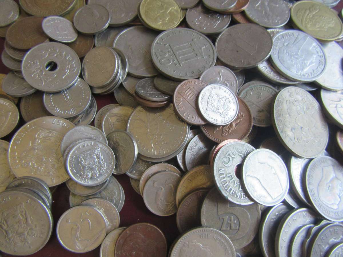 GOOD START FOR THE BEGINNER - 250INTERNATINAL COINS INCL. RSACOINS - AS PER SCAN - BID PER COIN -10