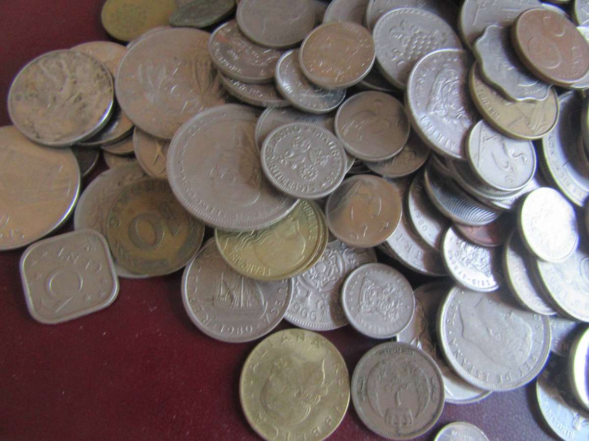 GOOD START FOR THE BEGINNER - 410 INTERNATIONAL COINS INCL. RSA COINS - AS PR SCAN - BID PER COIN11