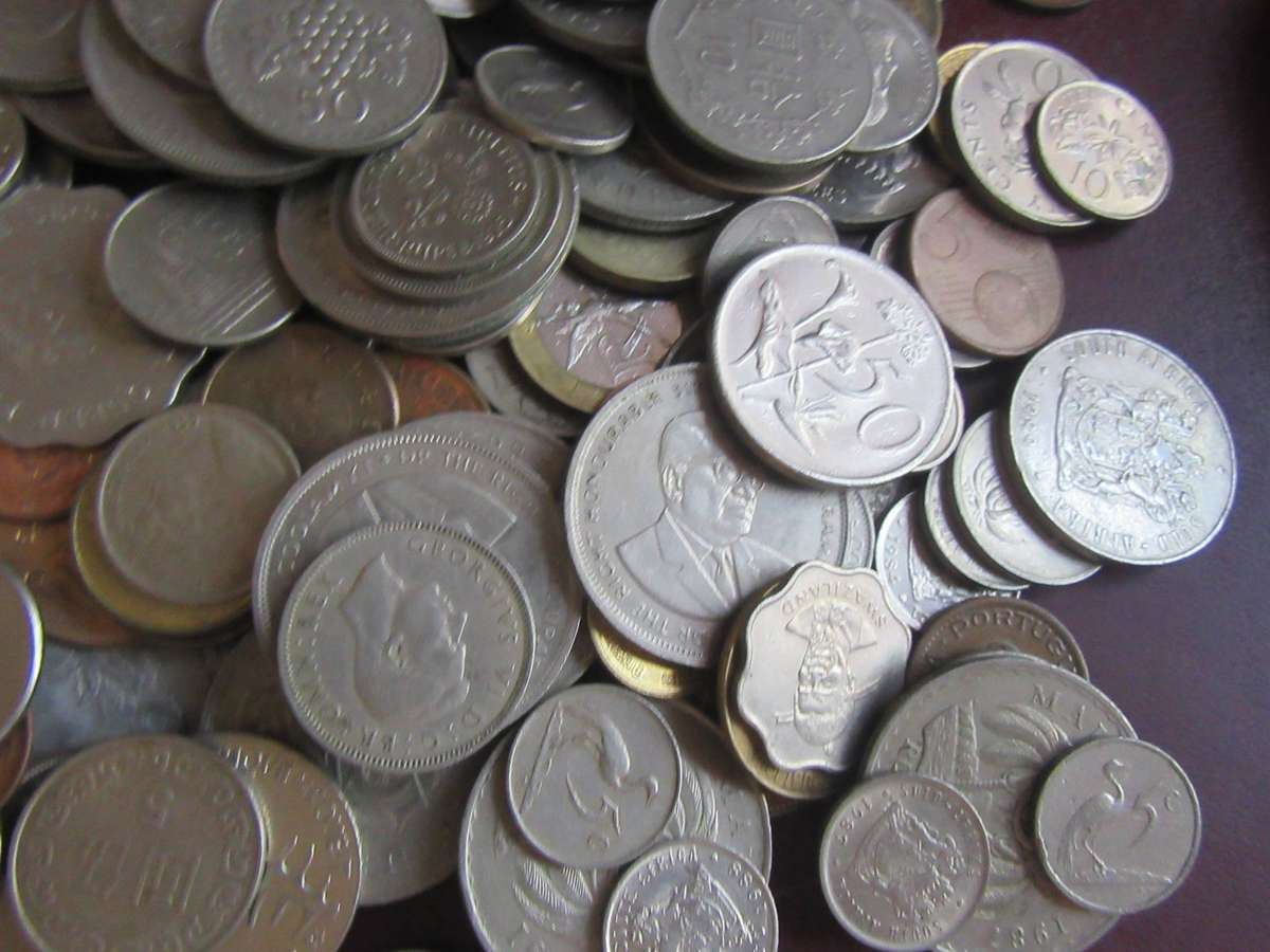 GOOD START FOR THE BEGINNER - 410 INTERNATIONAL COINS INCL. RSA COINS - AS PR SCAN - BID PER COIN11