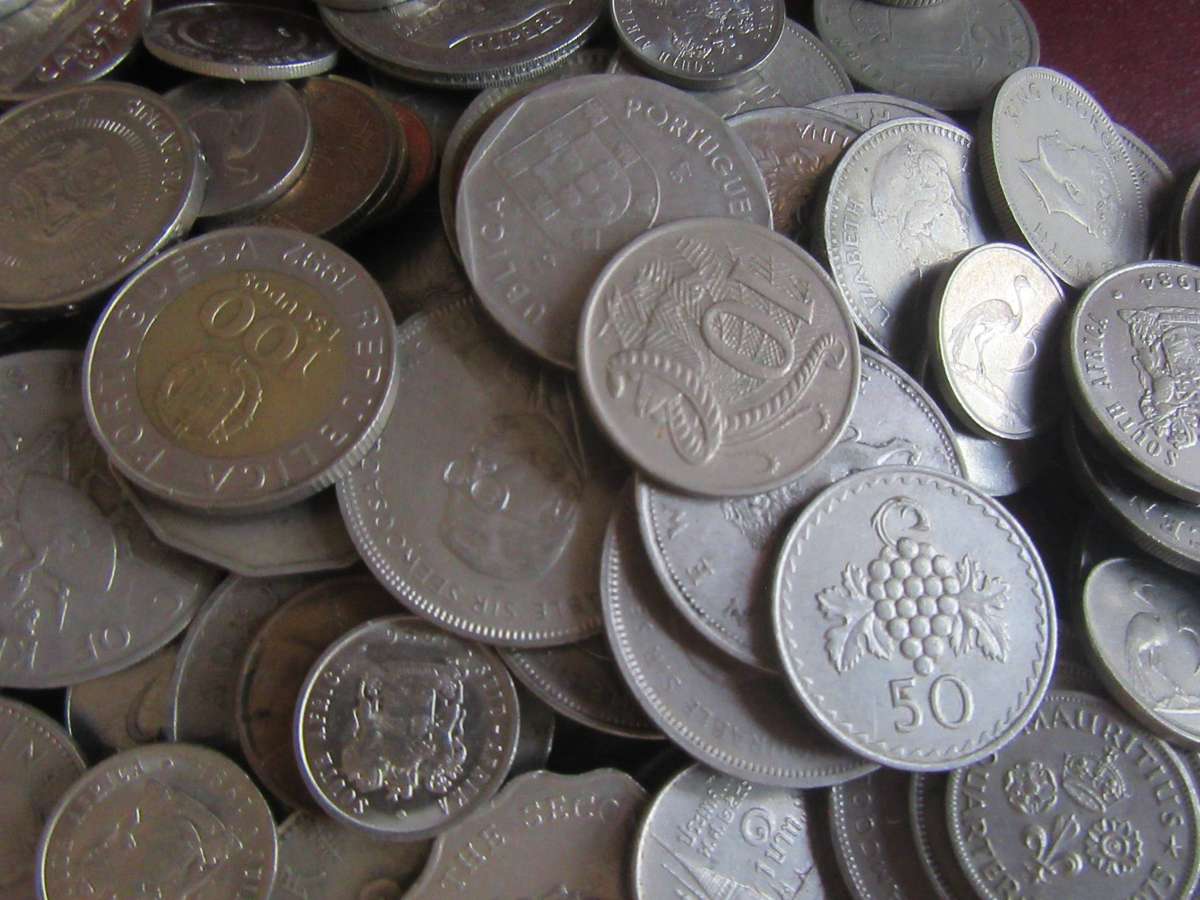 GOOD START FOR THE BEGINNER - 410 INTERNATIONAL COINS INCL. RSA COINS - AS PR SCAN - BID PER COIN11