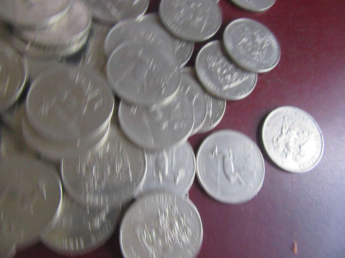 58 ONE RAND COINS WITH COAT OF ARMS - VARIOUS YEARS - AS PER SCAN - BID PER COIN