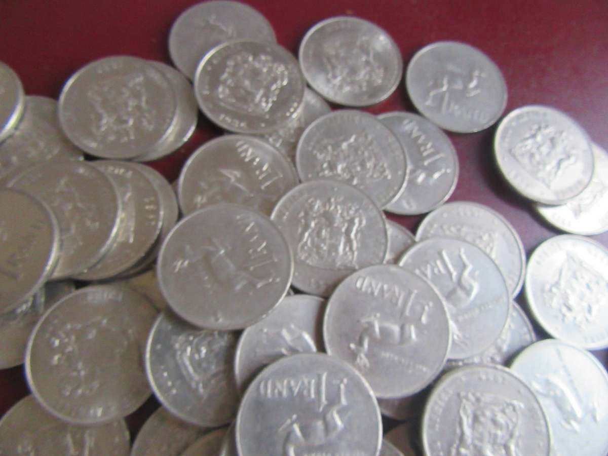 58 ONE RAND COINS WITH COAT OF ARMS - VARIOUS YEARS - AS PER SCAN - BID PER COIN