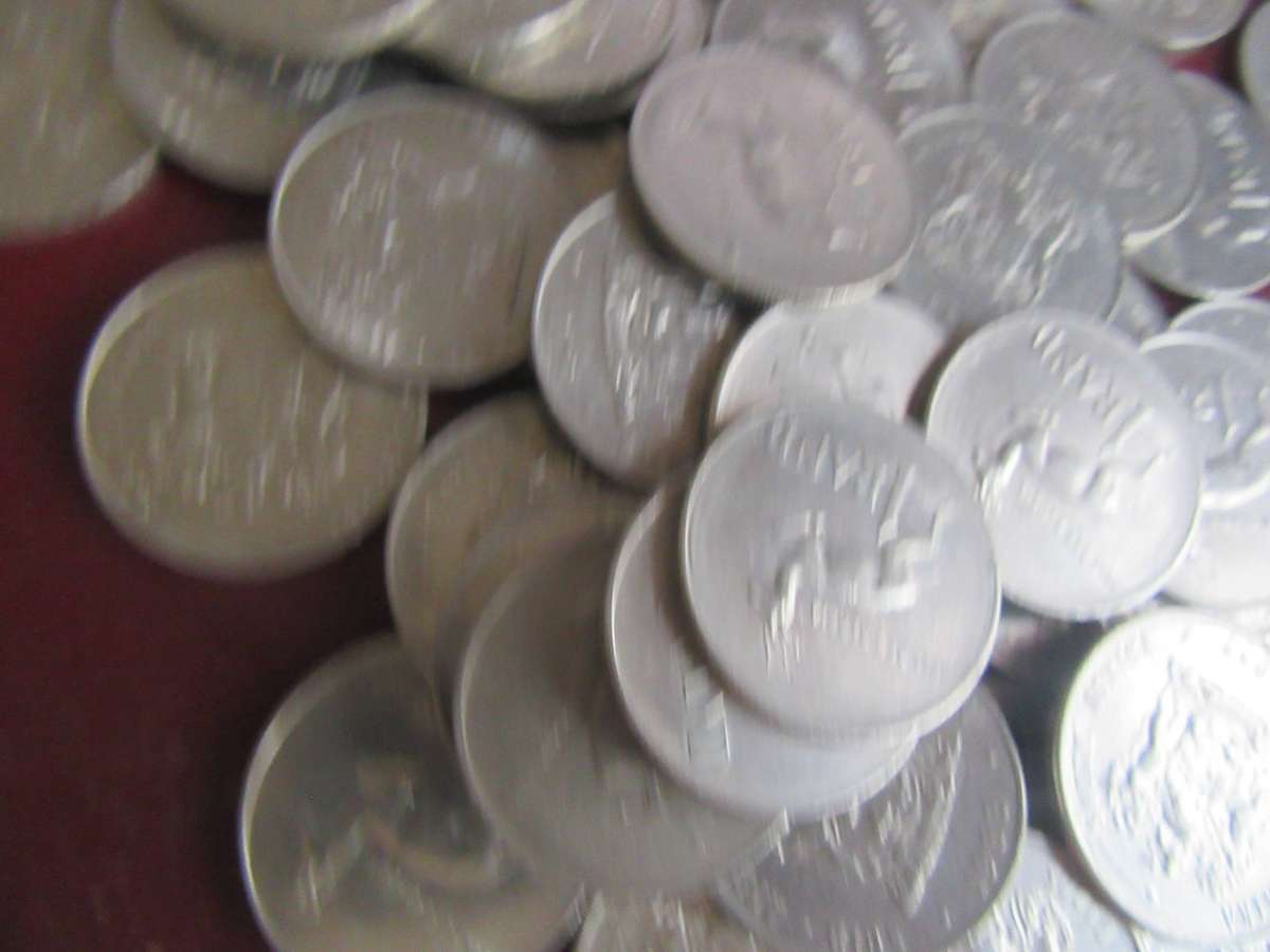 58 ONE RAND COINS WITH COAT OF ARMS - VARIOUS YEARS - AS PER SCAN - BID PER COIN