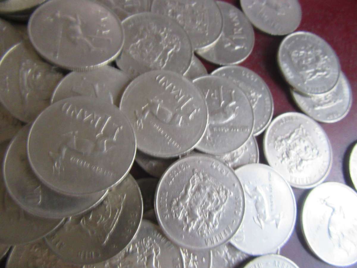 58 ONE RAND COINS WITH COAT OF ARMS - VARIOUS YEARS - AS PER SCAN - BID PER COIN