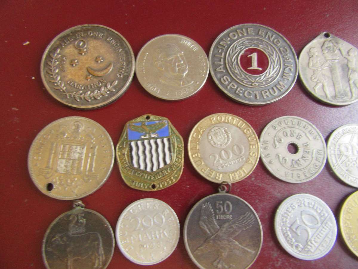 INTERESTING SELECTION OF20 VARIOUS ITEMS - AS PER SCAN - BID PERITEM - CO1