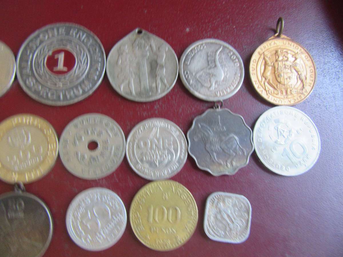 INTERESTING SELECTION OF20 VARIOUS ITEMS - AS PER SCAN - BID PERITEM - CO1