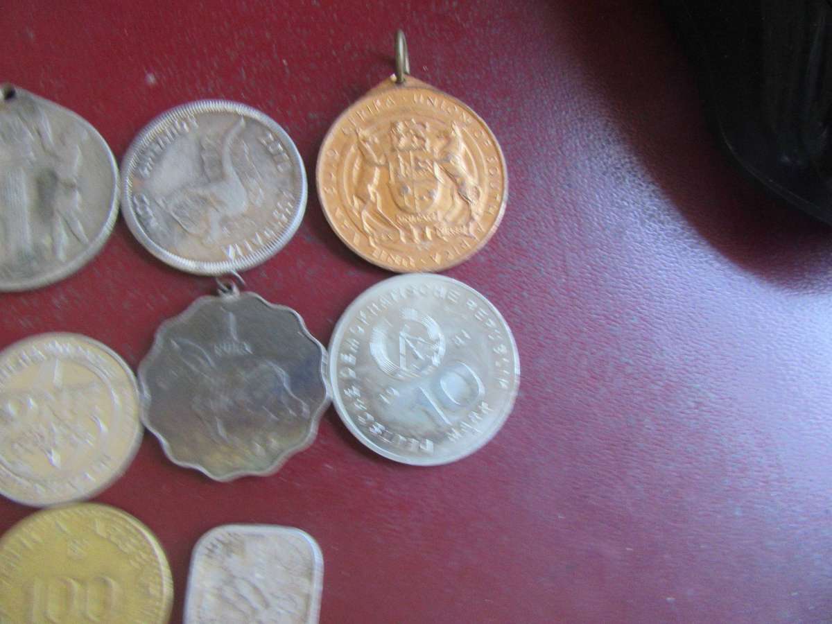 INTERESTING SELECTION OF20 VARIOUS ITEMS - AS PER SCAN - BID PERITEM - CO1