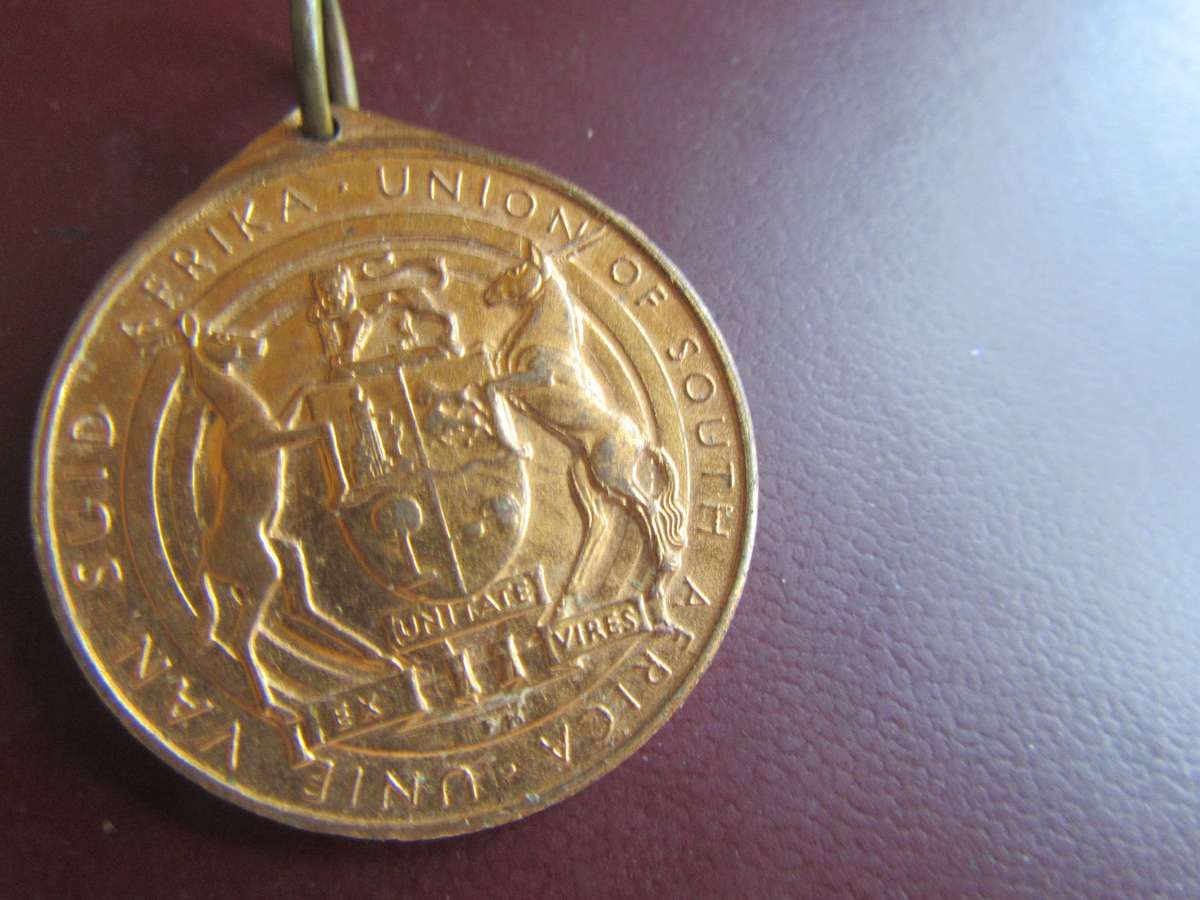 INTERESTING SELECTION OF20 VARIOUS ITEMS - AS PER SCAN - BID PERITEM - CO1