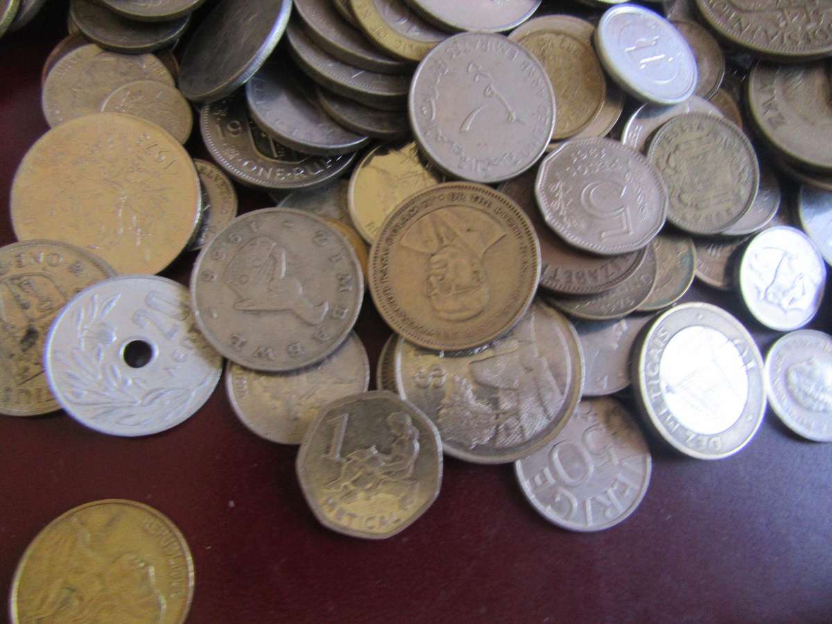 GOOD START FOR THE BEGINNER 400INTERNATIONAL COINS - AS PER SCAN -  - BID PER ITEM - LOT1