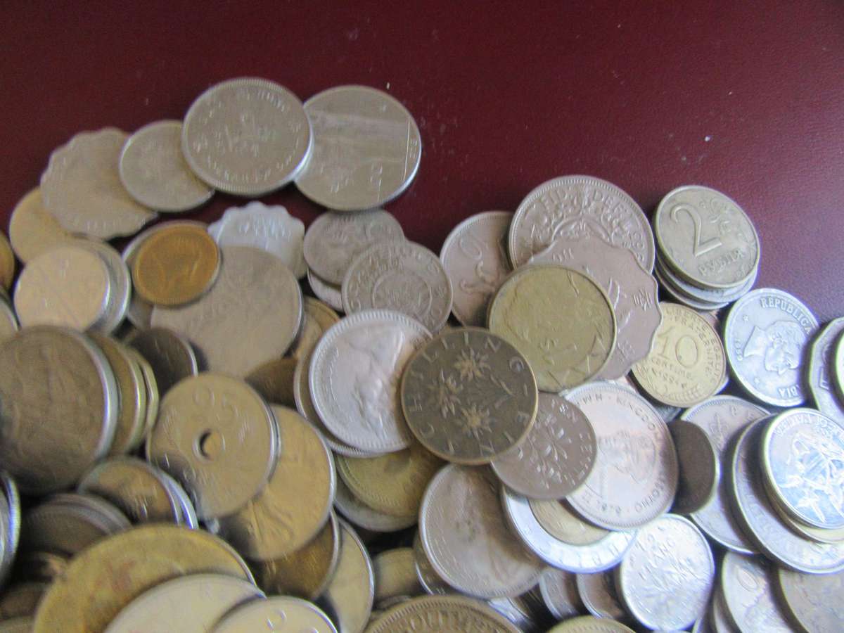 GOOD START FOR THE BEGINNER 400INTERNATIONAL COINS - AS PER SCAN -  - BID PER ITEM - LOT1
