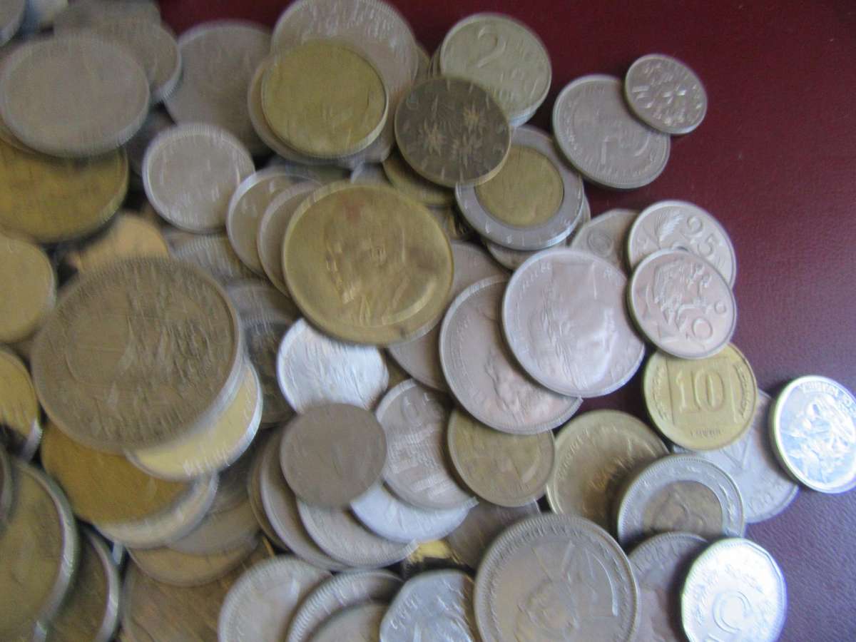 GOOD START FOR THE BEGINNER 400INTERNATIONAL COINS - AS PER SCAN -  - BID PER ITEM - LOT1