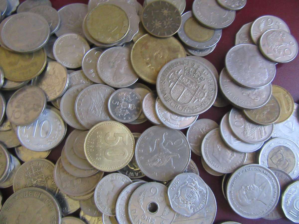 GOOD START FOR THE BEGINNER 400INTERNATIONAL COINS - AS PER SCAN -  - BID PER ITEM - LOT1