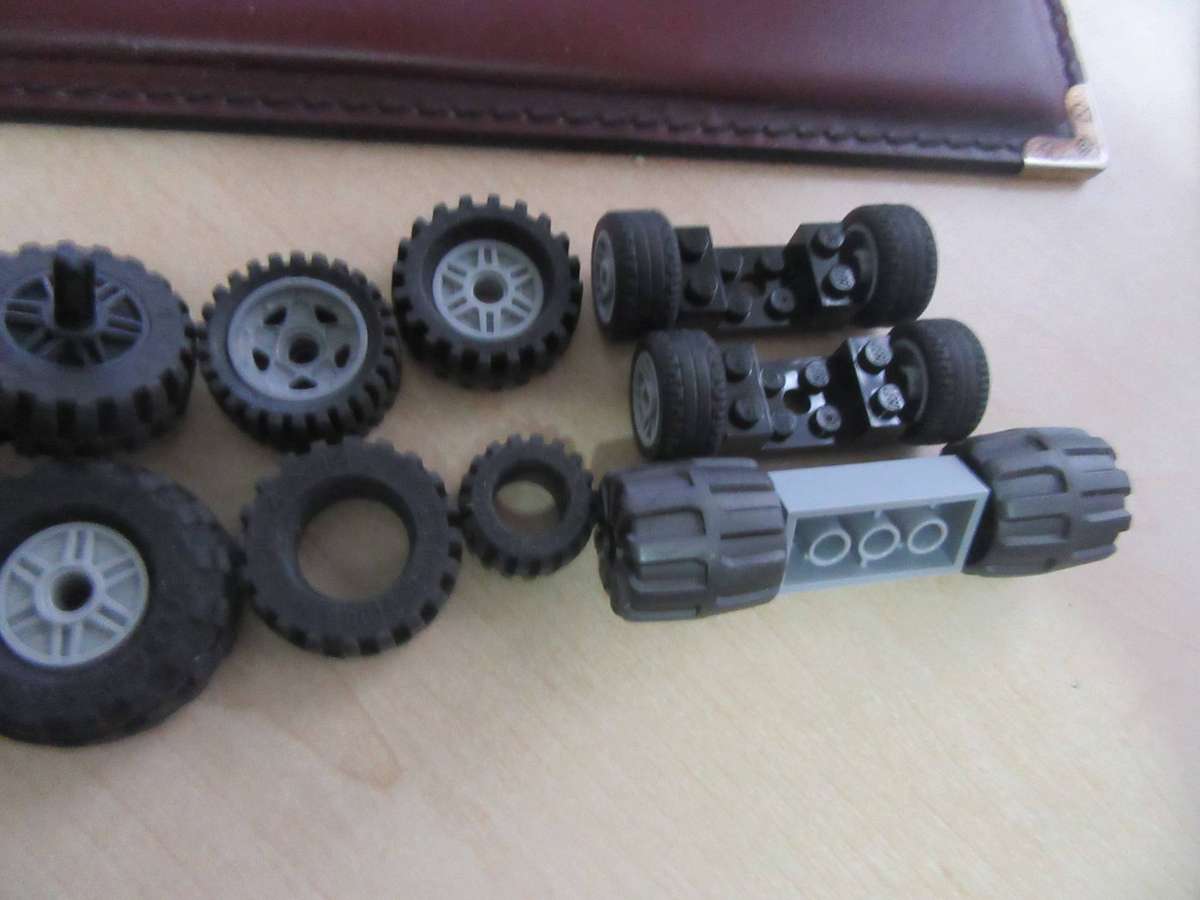 LEGO WHEEL/ TYRESELECTION - S PER SCAN -10 VARIOUS