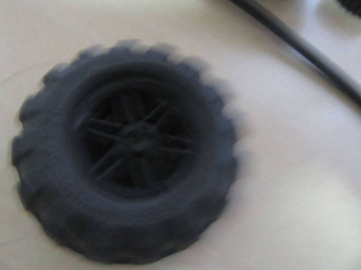 LEGO WHEEL/ TYRESELECTION - S PER SCAN -10 VARIOUS