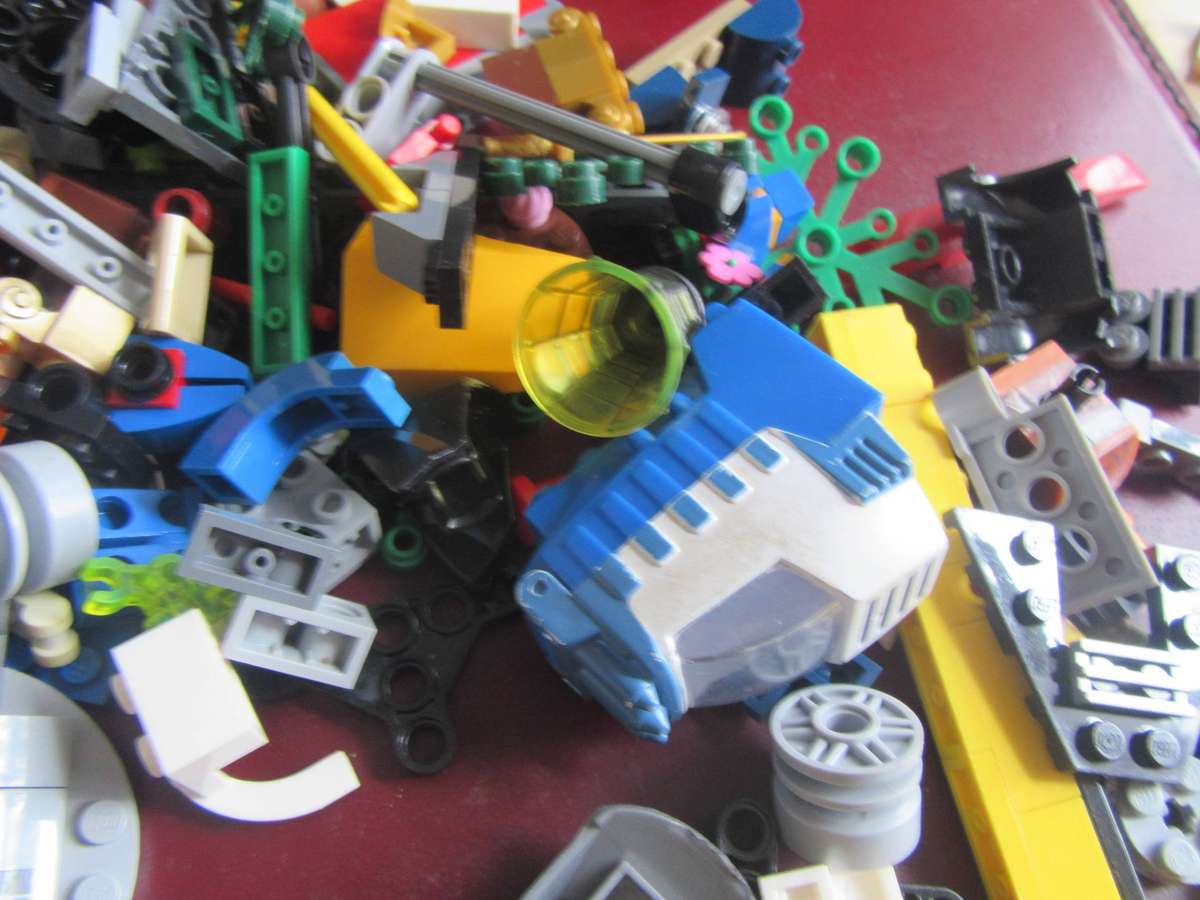 LEGO PARTS FROM PREVIOUSLY ASSEMBLED ITEMS - AS PER SCAN - 650g -