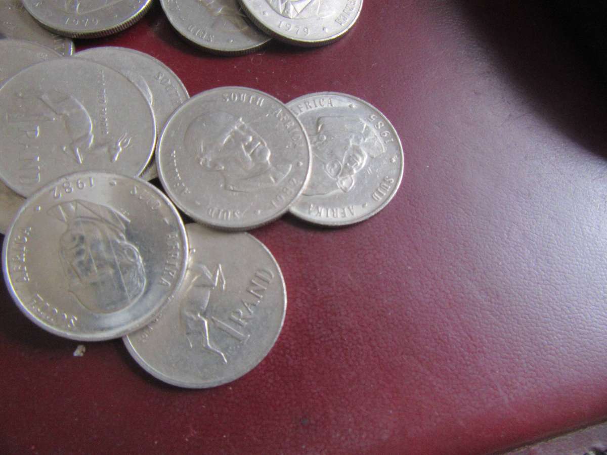 33 OLD ONE RANDCOINS- AS PER SCAN - WITH PRESIDENT - VARIOUSYEARS - BID PER COIN