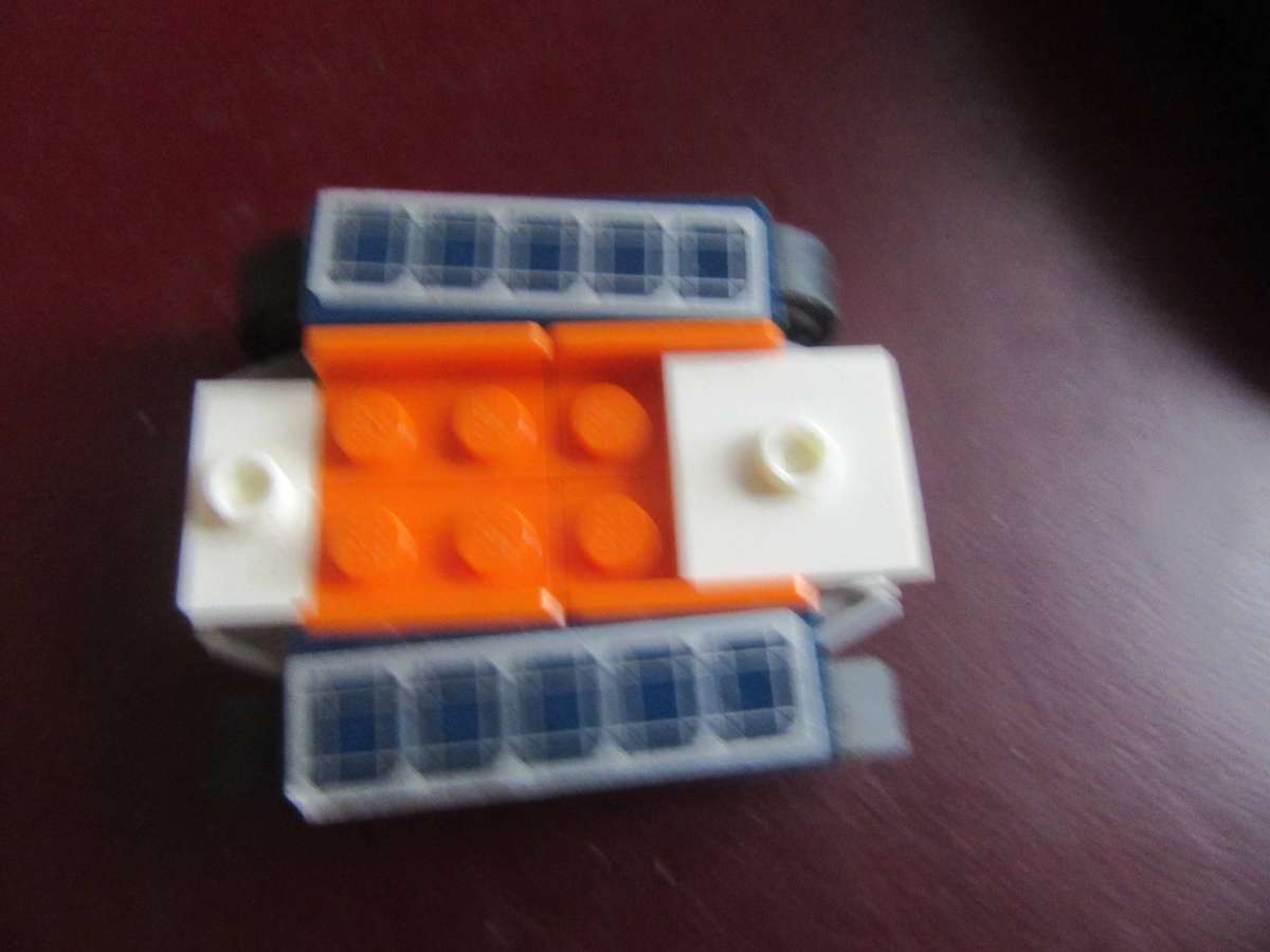 PARTLY ASSEMBLED LEGO CAR/TRUCK