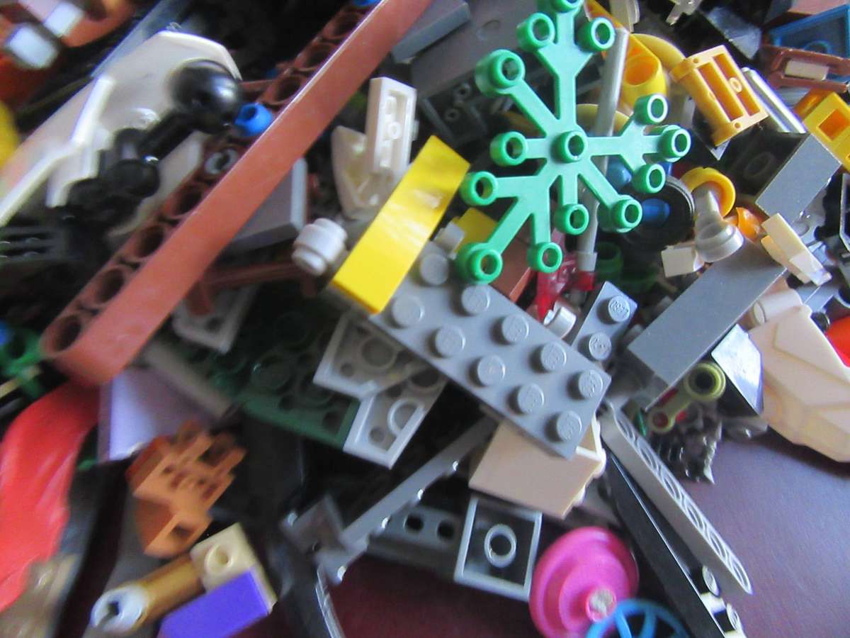 LEGO PARTSFROM PREVIOUSLY ASSEMBLED ITEMS - AS PER SCAN - 700g -LE4 - BID PER TWO GRAMS