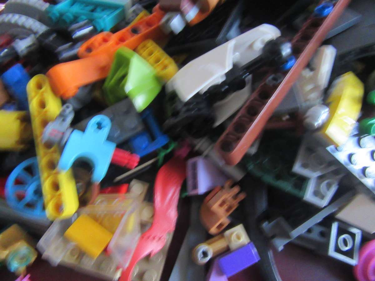 LEGO PARTSFROM PREVIOUSLY ASSEMBLED ITEMS - AS PER SCAN - 700g -LE4 - BID PER TWO GRAMS