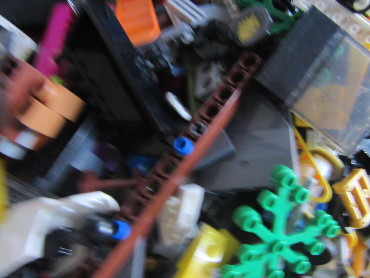 LEGO PARTSFROM PREVIOUSLY ASSEMBLED ITEMS - AS PER SCAN - 700g -LE4 - BID PER TWO GRAMS