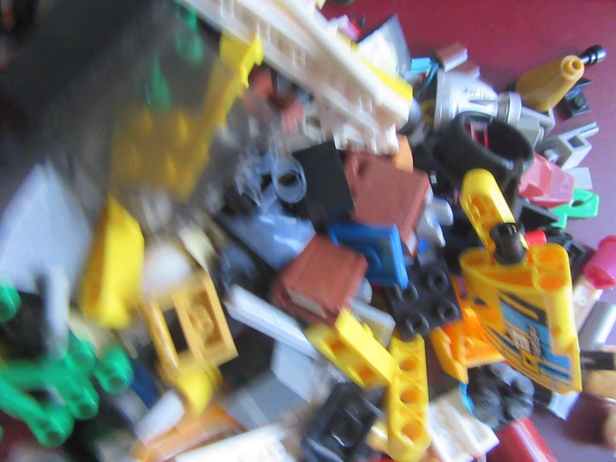 LEGO PARTSFROM PREVIOUSLY ASSEMBLED ITEMS - AS PER SCAN - 700g -LE4 - BID PER TWO GRAMS