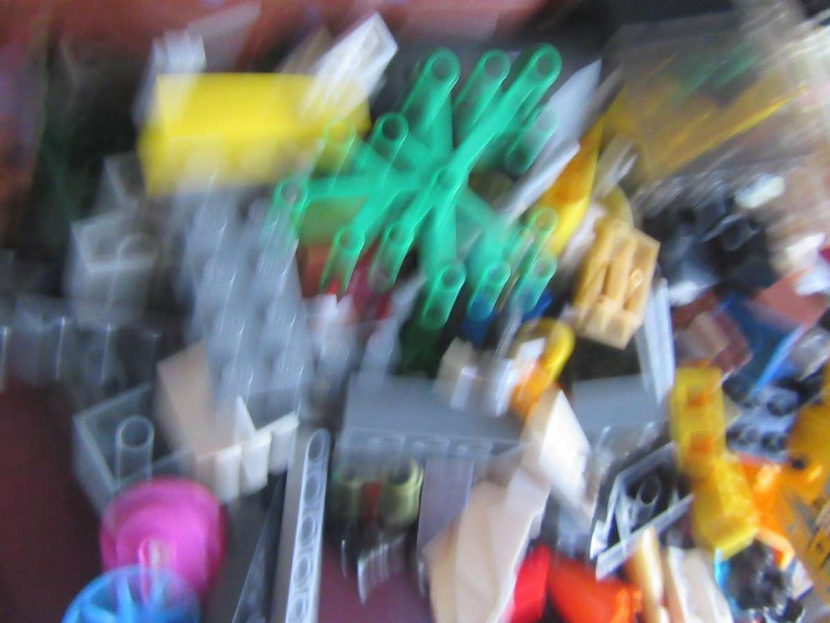 LEGO PARTSFROM PREVIOUSLY ASSEMBLED ITEMS - AS PER SCAN - 700g -LE4 - BID PER TWO GRAMS