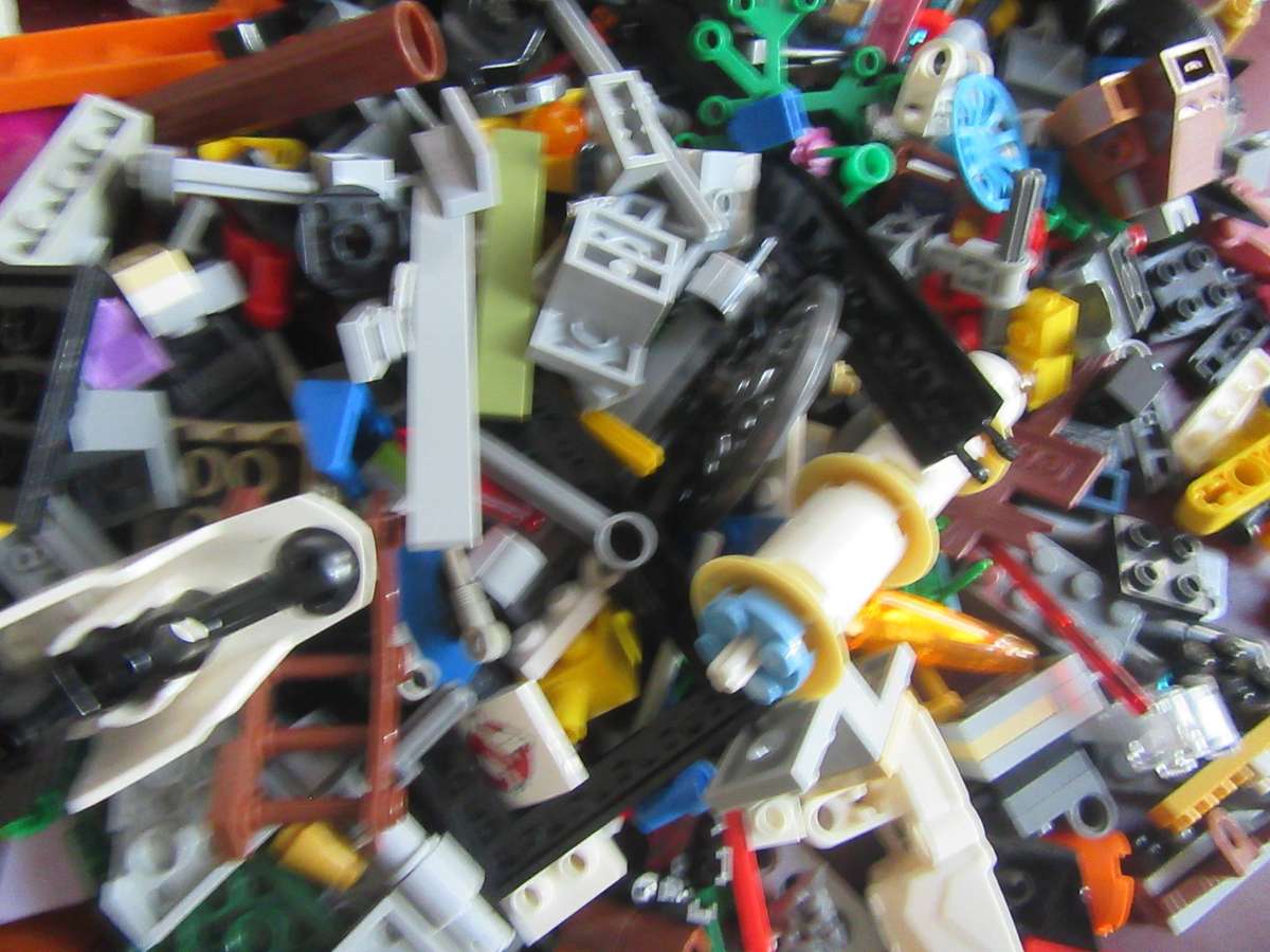 LEGO PARTSFROM PREVIOUSLY ASSEMBLED ITEMS - AS PER SCAN - 700g -LE4 - BID PER TWO GRAMS