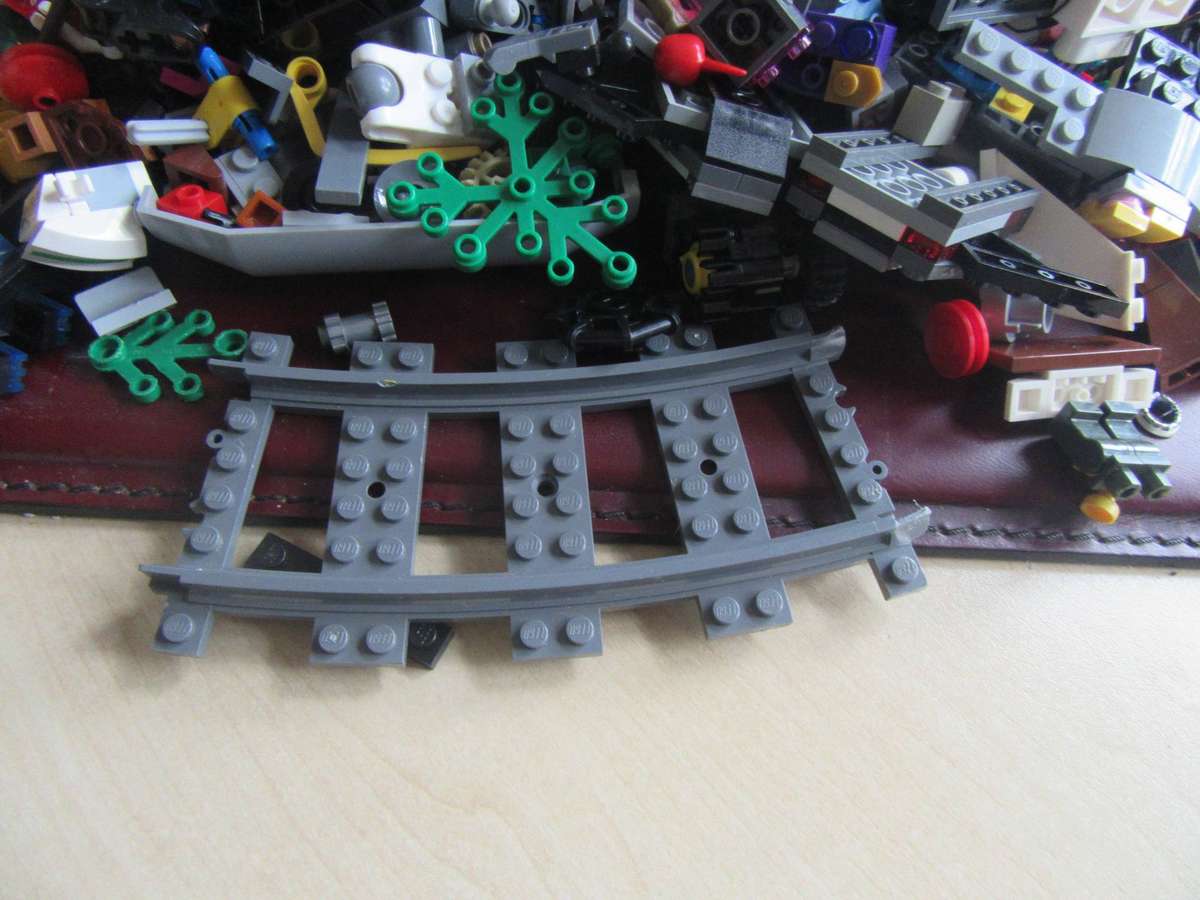 LEGO PARTS FROM PREVIOUSLY ASSMBLED ITEMS AS PERSCAN - 840 g - LE6