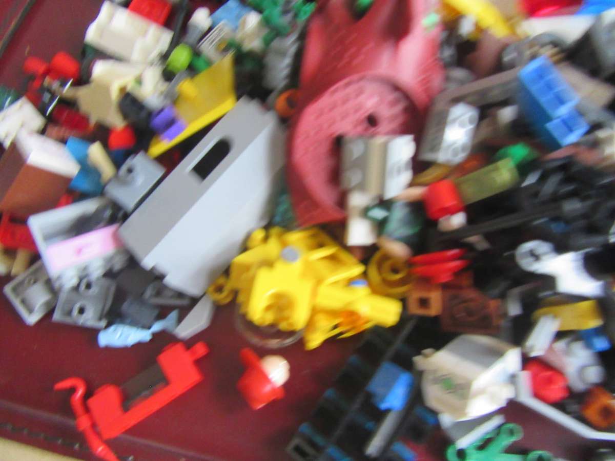 LEGO PARTS FROM PREVIOUSLY ASSMBLED ITEMS AS PERSCAN - 840 g - LE6