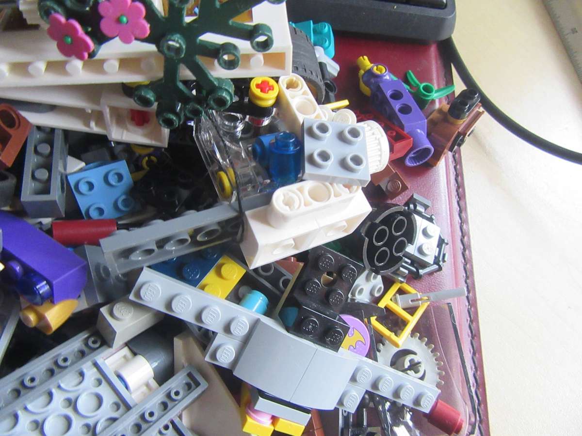 LEGO PARTS FROM PREVIOUSLY ASSMBLED ITEMS AS PERSCAN - 840 g - LE6