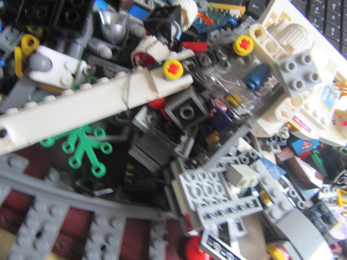 LEGO PARTS FROM PREVIOUSLY ASSMBLED ITEMS AS PERSCAN - 840 g - LE6