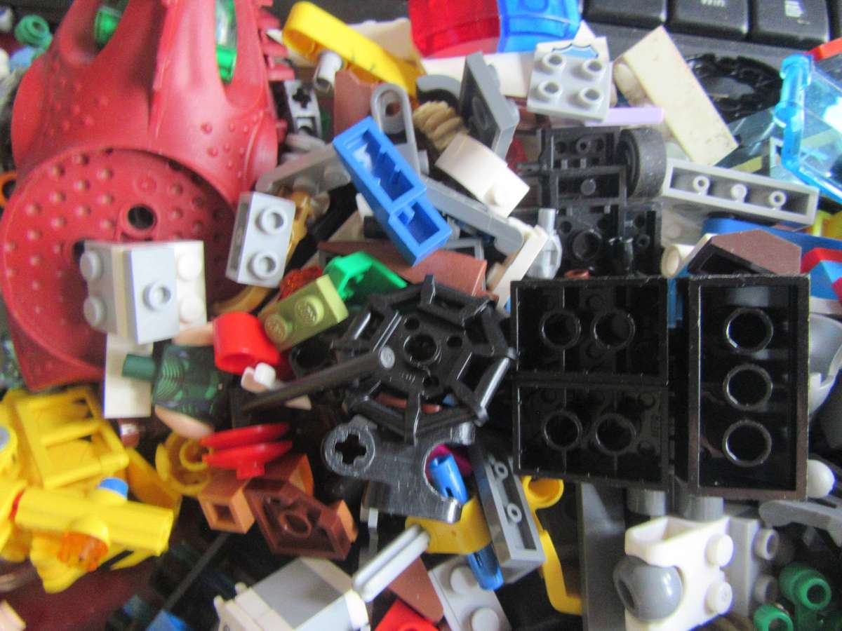 LEGO PARTS FROM PREVIOUSLY ASSMBLED ITEMS AS PERSCAN - 840 g - LE6