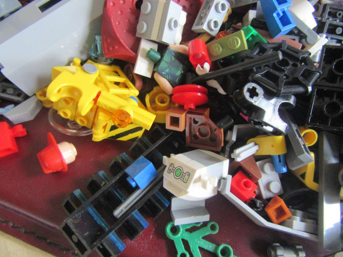 LEGO PARTS FROM PREVIOUSLY ASSMBLED ITEMS AS PERSCAN - 840 g - LE6