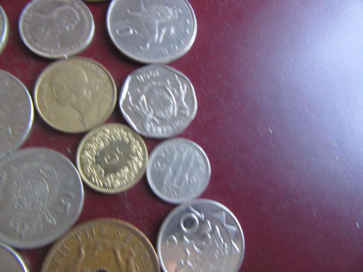 GOOD START FOR THE BEGINNER - 25 ASSORTED INTERNATIONAL COINS - AS PER SCAN - CO1