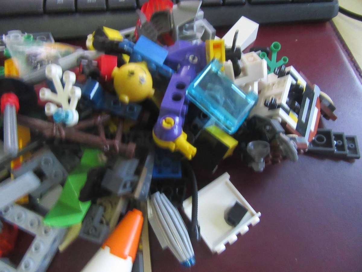 LEGO PARTS FROM PREVIOUSLY ASSEMBLED ITEMS - AS PER SCAN - 400 g -BID PER TWO GRAMS - LE5