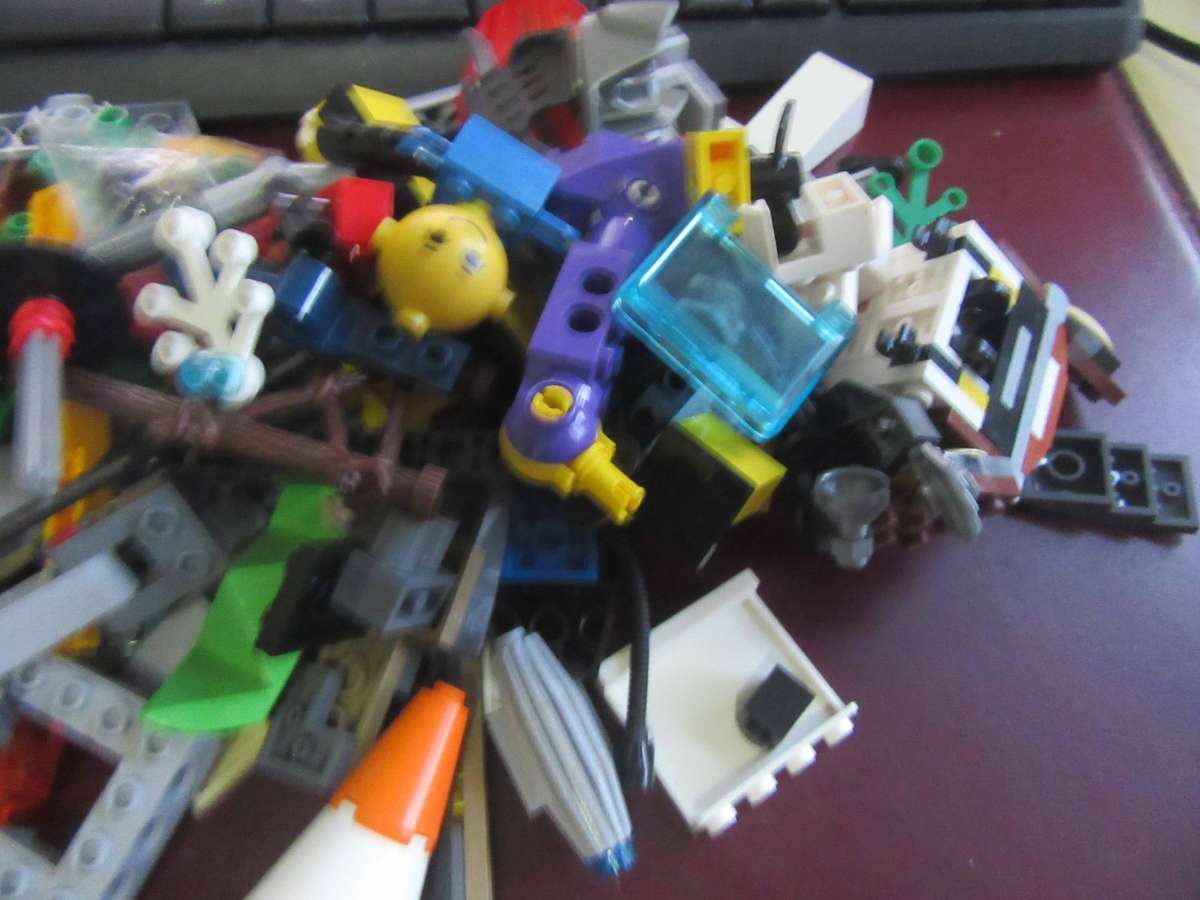 LEGO PARTS FROM PREVIOUSLY ASSEMBLED ITEMS - AS PER SCAN - 400 g -BID PER TWO GRAMS - LE5